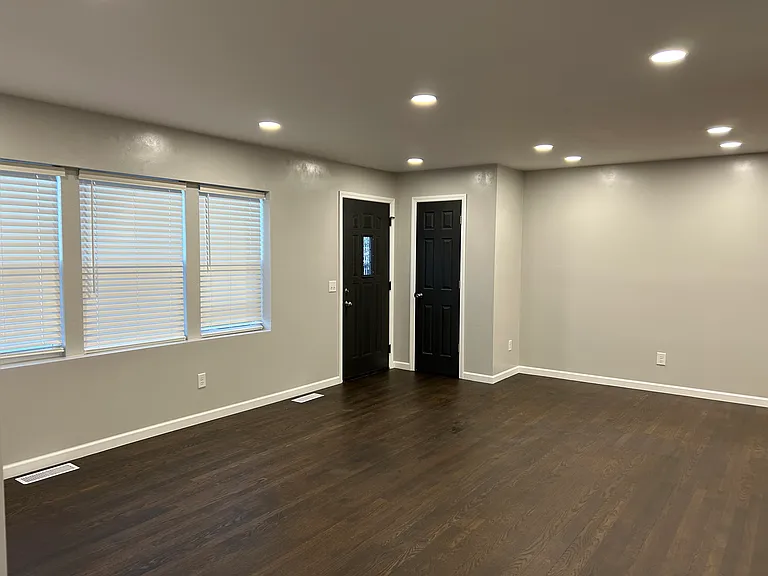 1614 Holly St — Photo 2
