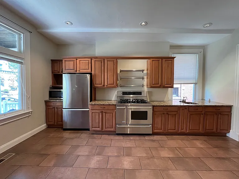 347 Stratford Ave #1 — Photo 4