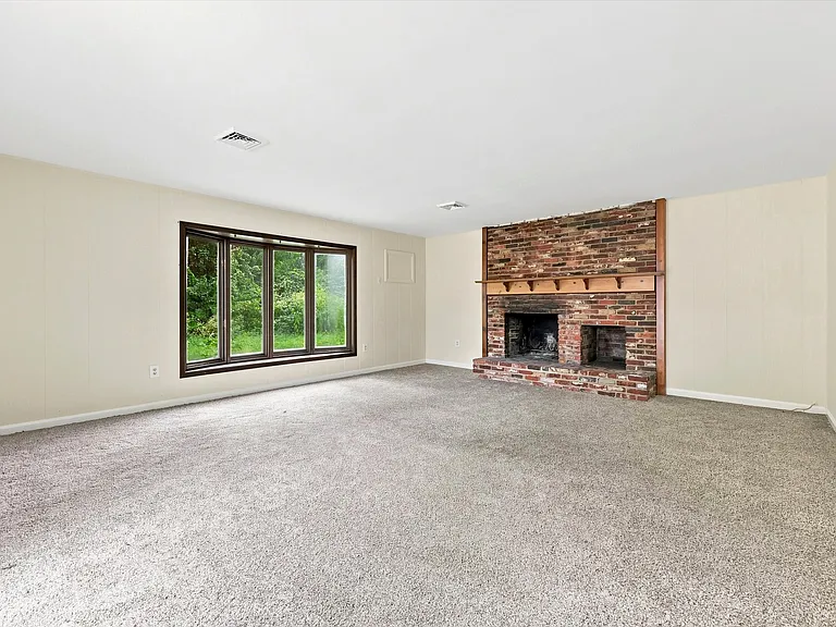 27 Glover Ln — Photo 8