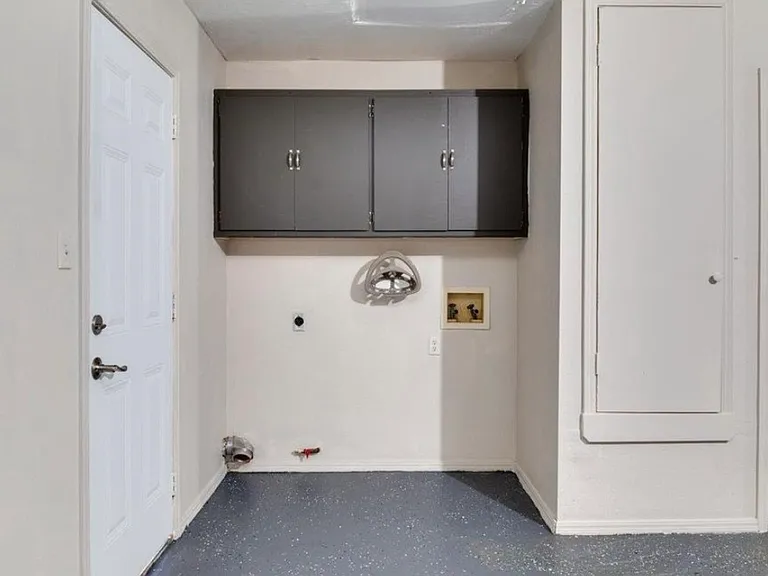 4303 SW Wolf St — Photo 24