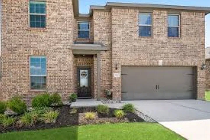 4 bed, 2292 sqft, $2,200 — Photo 2