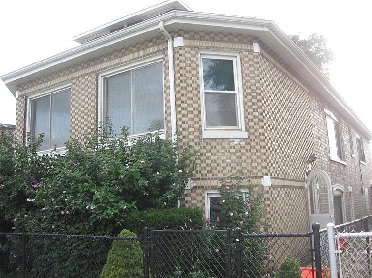 2nd image of 4136 Euclid Ave