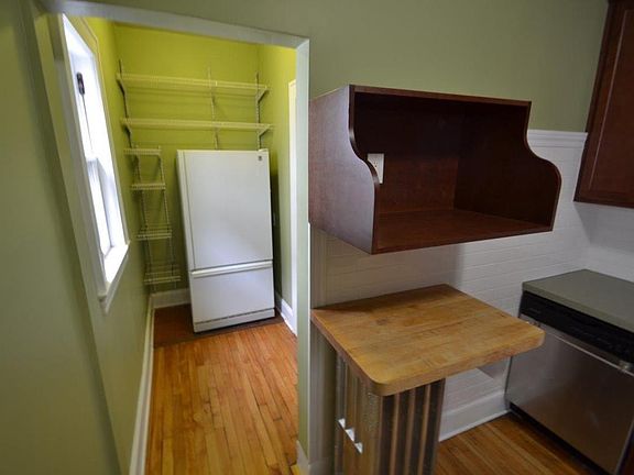 4th image of 2540 Garfield Ave