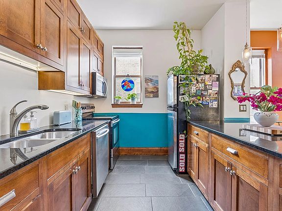 5th image of 2417 Emerson Ave S APT 109