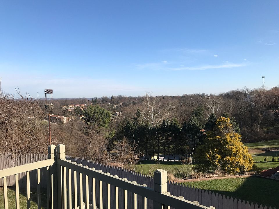 2nd image of 220 Crestview Rd