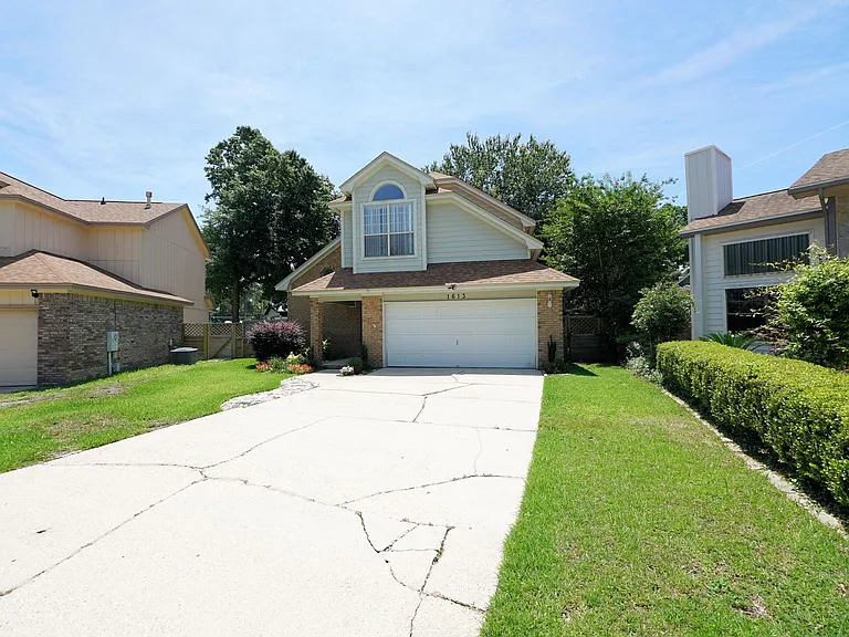 1613 Mariah Way E — Photo 2
