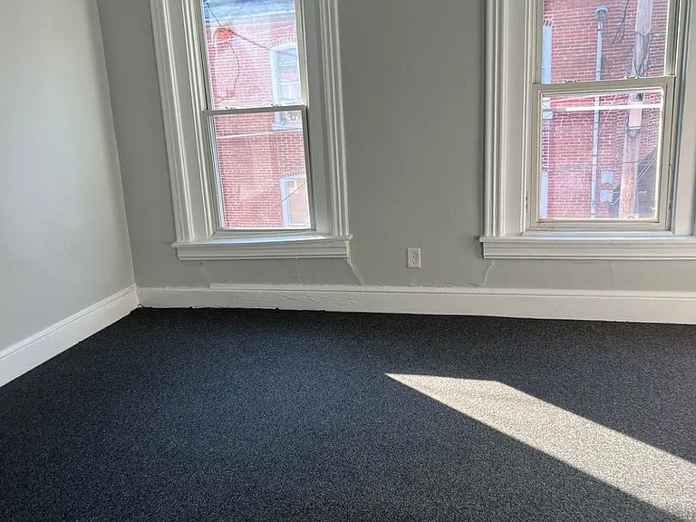 549 Howard Ave — Photo 8