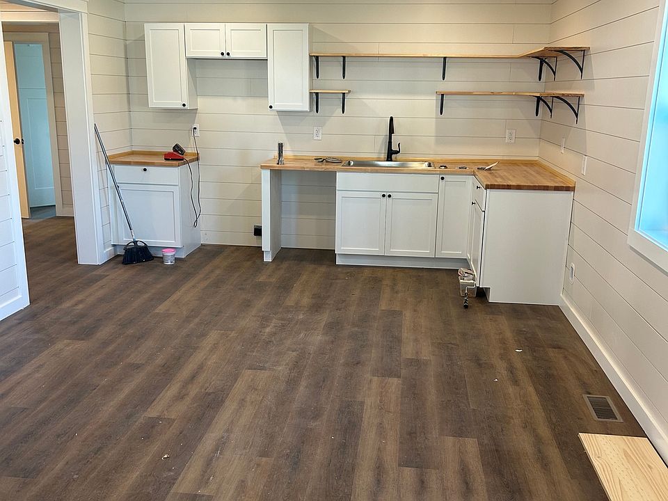 1st image of 505 W Lincoln Ave