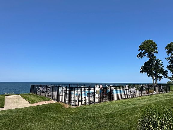 2nd image of 3610 Lakeshore Dr APT C4