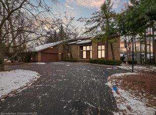 2221 Bloomfield Woods Ct, West Bloomfield, MI
