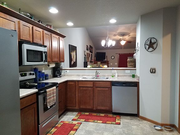 3rd image of 250 Woodfield Dr