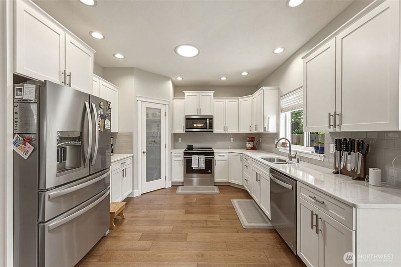 4th image of 724 Juniper Street