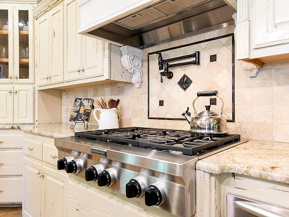 5th image of 306 Ambergris Ln