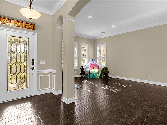 3rd image of 6952 Mapperton Dr