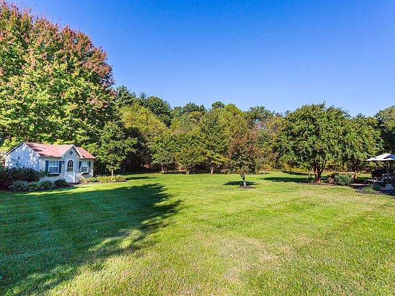 4th image of 702 Pumphrey Farm Dr