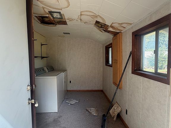 3rd image of 344 S Hunsaker Ave