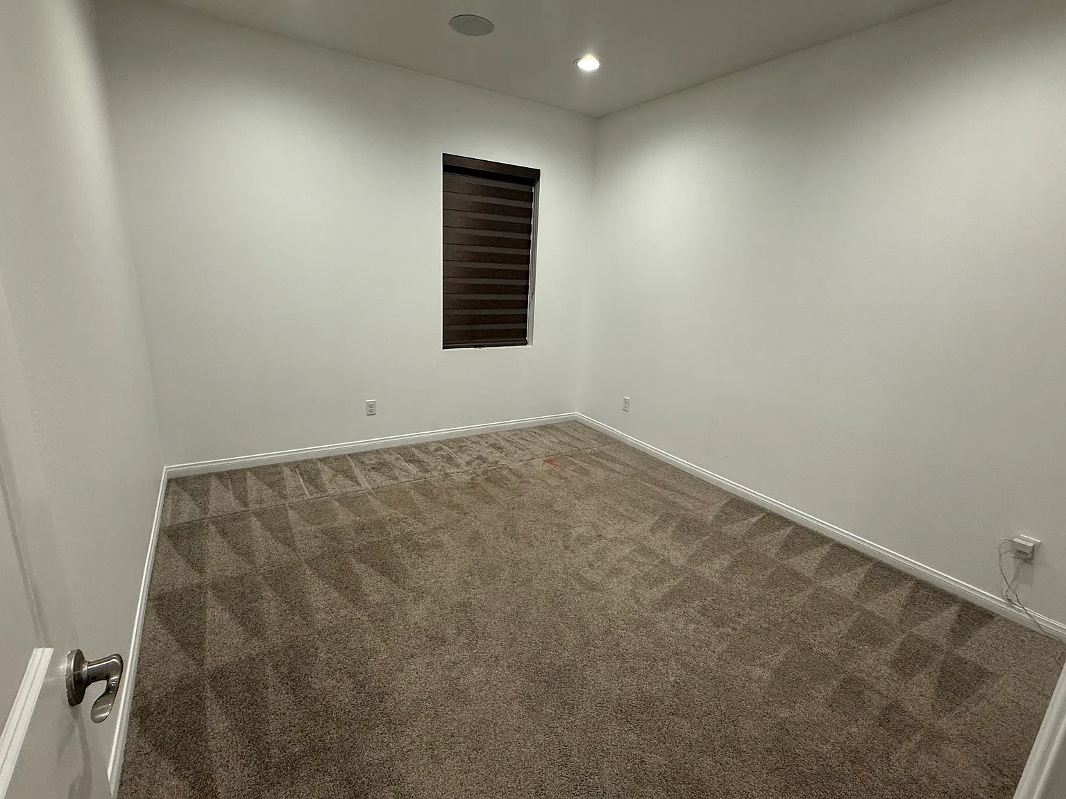 4 bed, 2316 sqft, $4,100 — Photo 4