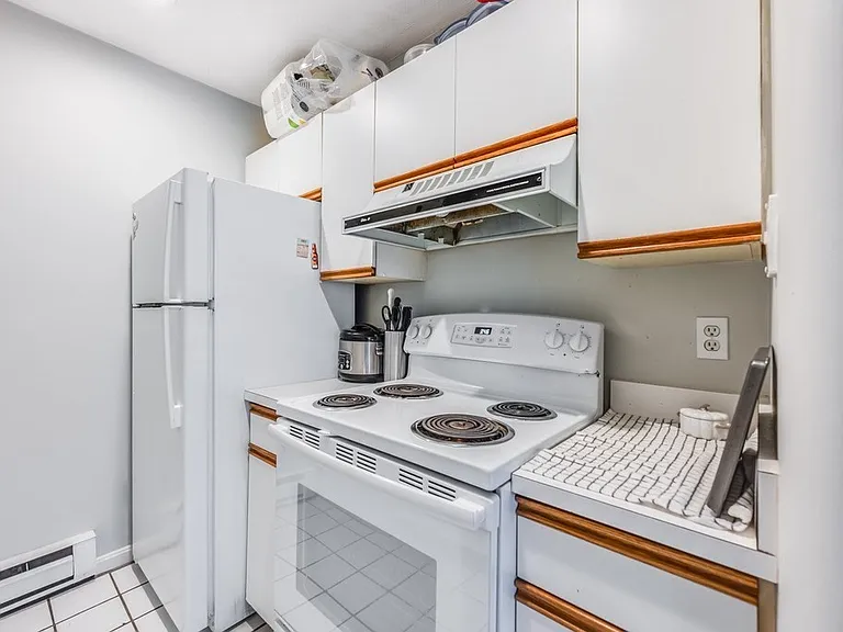 102 E Brookline St #4 — Photo 3