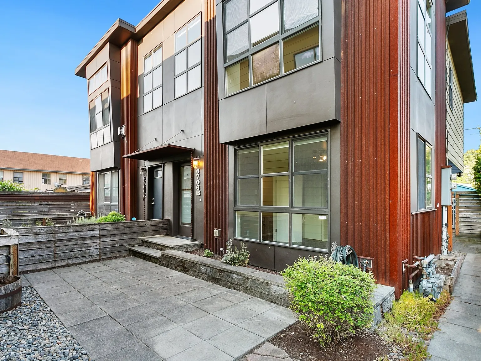 2 bed, 1090 sqft, $2,895 — Photo 1