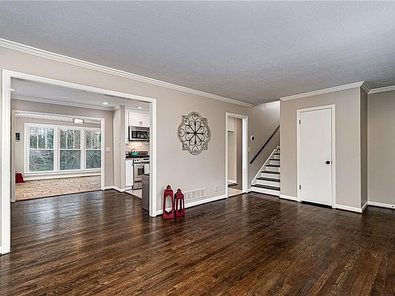 5th image of 679 Bonnie Dell Dr