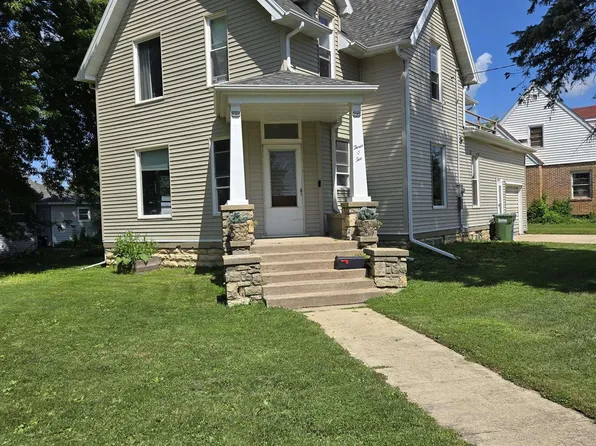 302 3rd Ave W, Cresco, IA 52136