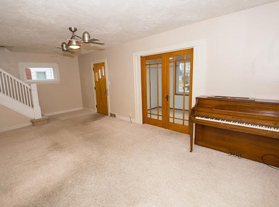 5th image of 921 Bellevue Ave
