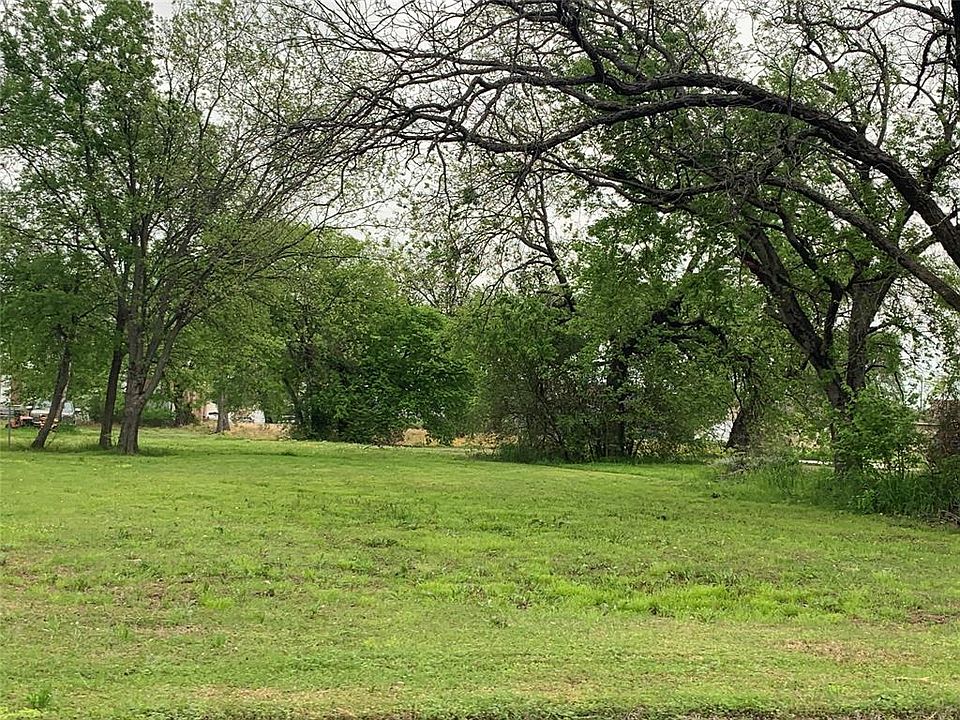 2nd image of 404 Throckmorton St Lot 7