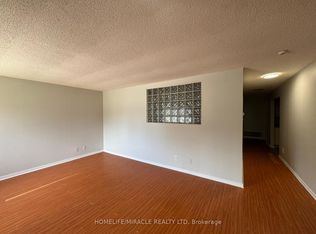 565 Kennedy Rd #7, Toronto, ON M1K2B2