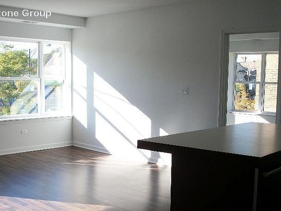 3rd image of 1544 W Glenlake Ave APT 4D