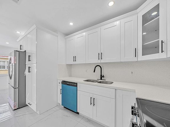 5th image of 4176 NW 48th Avenue