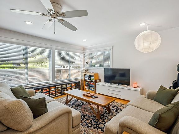 4th image of 837 Roble Ave