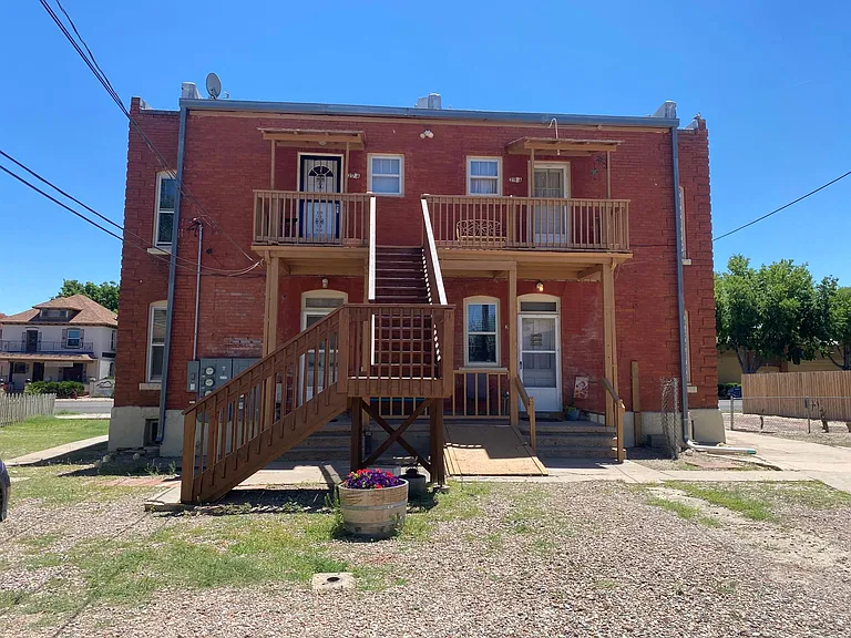 217 Colorado Ave — Photo 1
