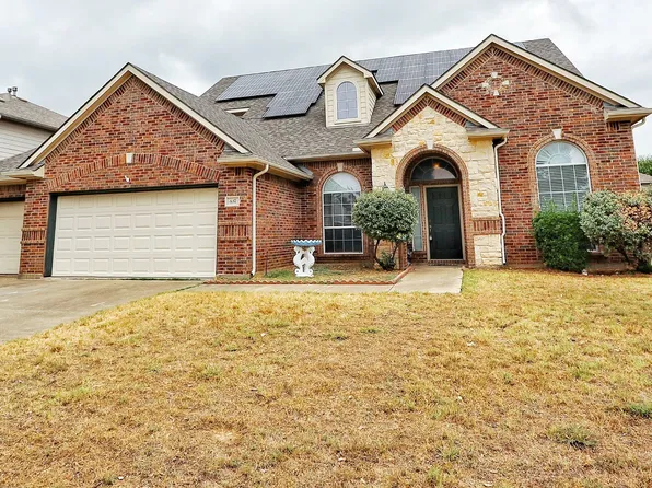 637 Catalpa Rd, Fort Worth, TX 76131