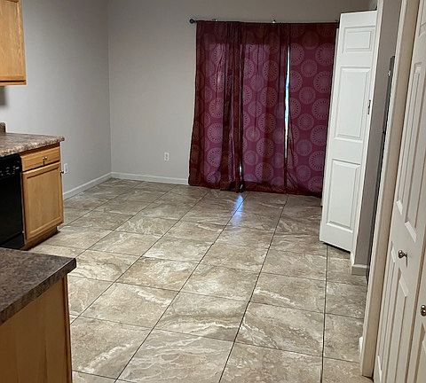 4th image of 985 E Lincoln St #985