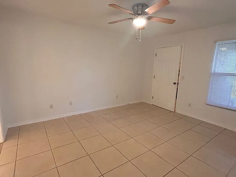 721 SW 36th St — Photo 5