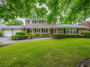 38 Pineview Dr, Penfield, NY