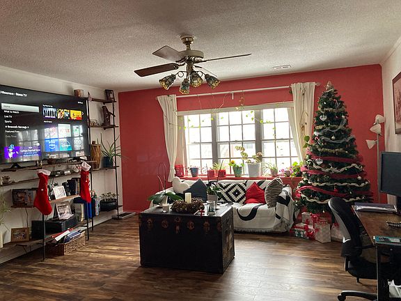 5th image of 215 Lake Shore Rd APT 4