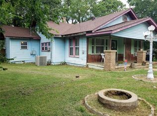 1105 E James St, Cleburne, TX 76031