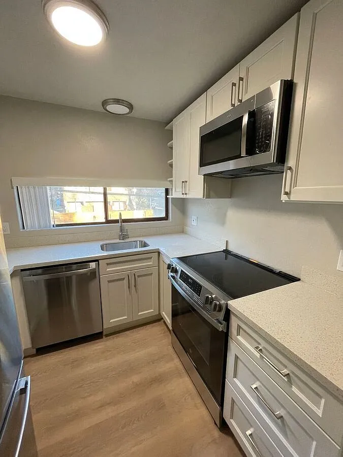 Building Photo - 2330 Warring St #131
