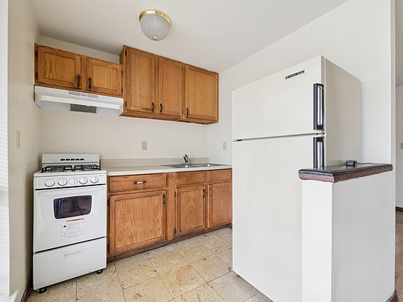 3rd image of 135 N Lincolnway #6A