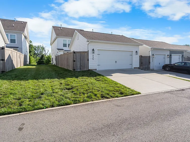 235 Southmen Ln — Photo 29