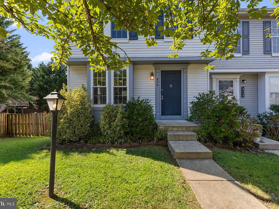 806 Lilac Ct