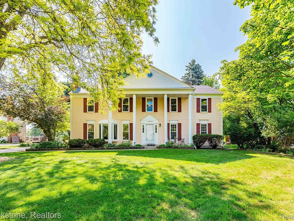 1st image of 38040 W Meadowhill Dr