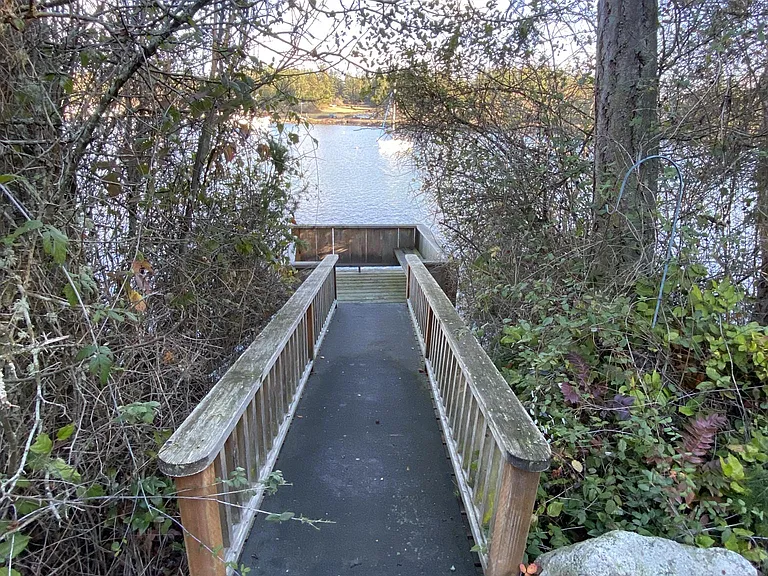 Ramp to dock
