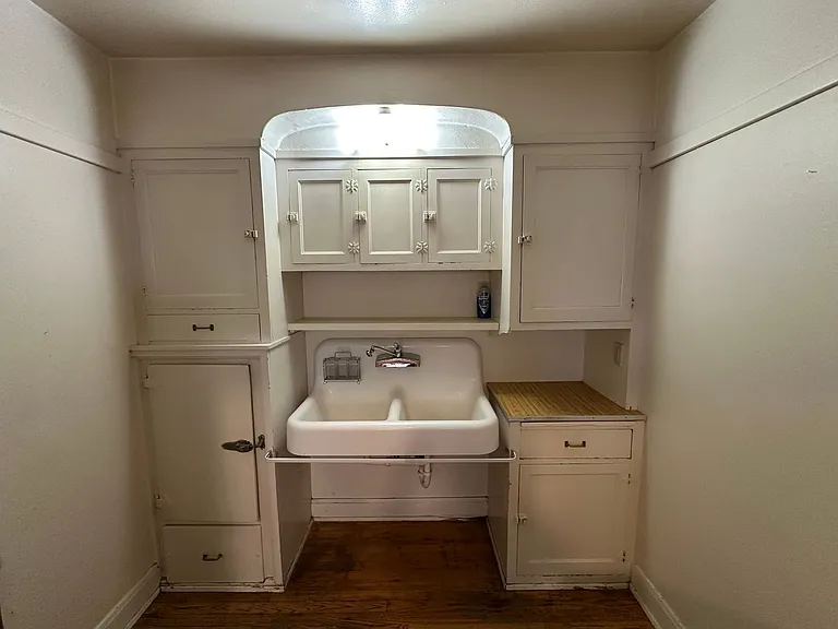 4468 N Oakland Ave — Photo 6