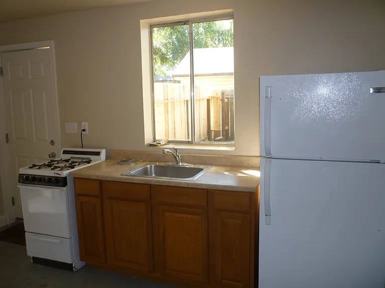 332 W 20th St #B — Photo 3