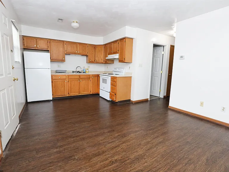 726 Beechurst Ave — Photo 6