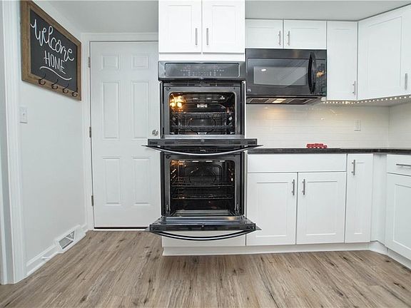 3rd image of 7821 Oakridge Dr