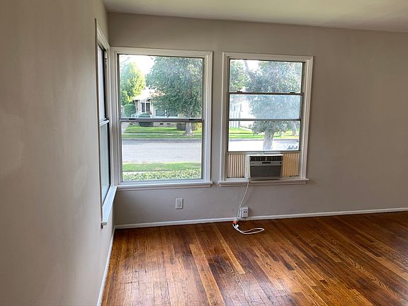4th image of 615 N Rosemary Ln