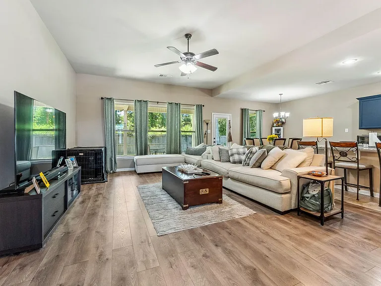 1041 Berkshire Dr — Photo 4